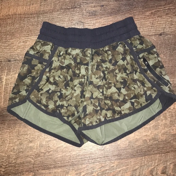 🔥$SALE$🔥 Lululemon Tracker Short Mystic Jungle - Picture 1 of 9